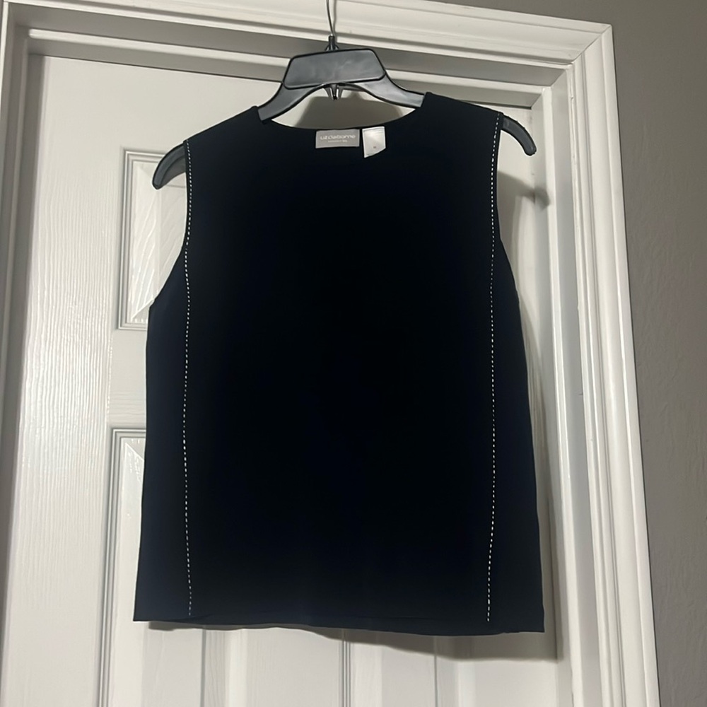 Sz M Liz Claiborne Navy crewneck sweater/shell with white stitching on the sides